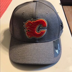 Calgary Flames fitted hat L/XL